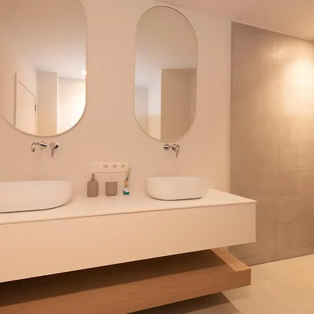 Deluxe 3 Bedrooms With Casino View And Free Parking