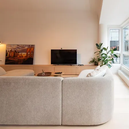 Deluxe 3 Bedrooms With Casino View And Free Parking Apartment *